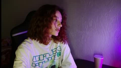 Snapshot of mia_luiza chatting on 7, 6, 2026 mia_luiza online show from 7, 6, 2026