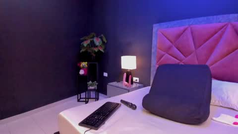 Snapshot of mia_milff chatting on 19, 4, 2026 MIA online show from 19, 4, 2026
