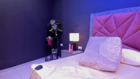 Snapshot of mia_milff chatting on 22, 4, 2026 MIA online show from 22, 4, 2026