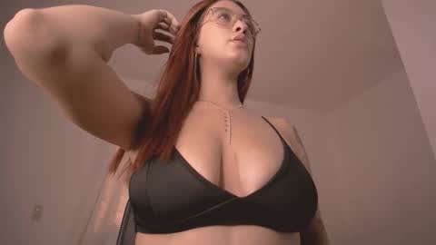 mia independent model online show from 7, 1, 2026