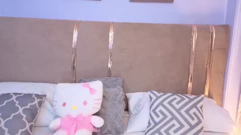 Snapshot of mia_naive chatting on 25, 6, 2026 Mia online show from 25, 6, 2026