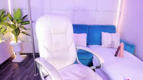 Mia online show from 10, 1, 2026