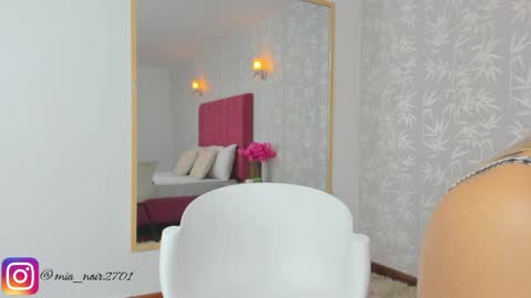 Snapshot of mia_noir2701 chatting on 4, 5, 2026 Mia online show from 4, 5, 2026