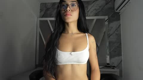 Snapshot of mia_petiteht chatting on 28, 4, 2026 mia_petiteht online show from 28, 4, 2026