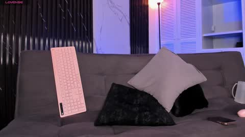 Snapshot of mia_ravenn chatting on 7, 12, 2024 Mia online show from 7, 12, 2024