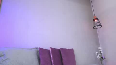 Mia Reeves online show from 18, 12, 2025