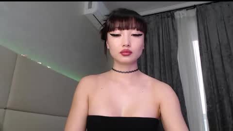 Mia Rie online show from 5, 4, 2026