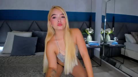 Snapshot of mia_roswell chatting on 24, 9, 2025 MIA  online show from 24, 9, 2025