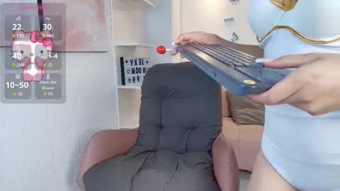 Mia online show from 8, 1, 2026