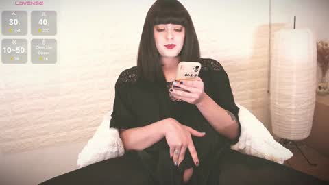 mia_wallase online show from 1, 2, 2025