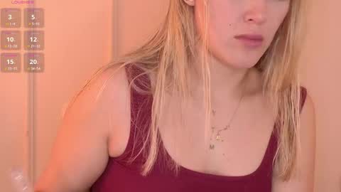Mia White  online show from 25, 5, 2026