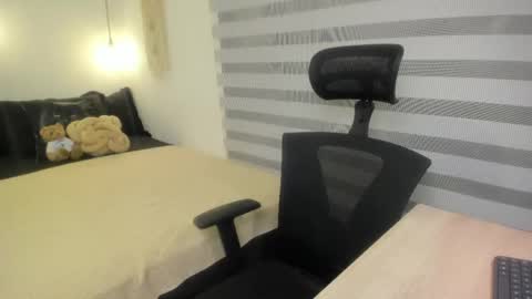 Snapshot of mia_xgray chatting on 27, 5, 2026 Mia online show from 27, 5, 2026
