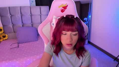 Snapshot of miaa_06 chatting on 11, 9, 2025 mia  nicolle online show from 11, 9, 2025