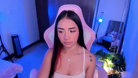 mia  nicolle online show from 8, 2, 2026