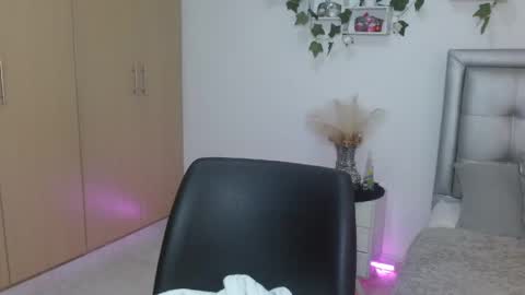 Snapshot of miaa_star_1x chatting on 22, 4, 2026 miaa_star_1x online show from 22, 4, 2026
