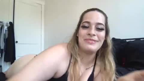 Mia Moji online show from 10, 5, 2026