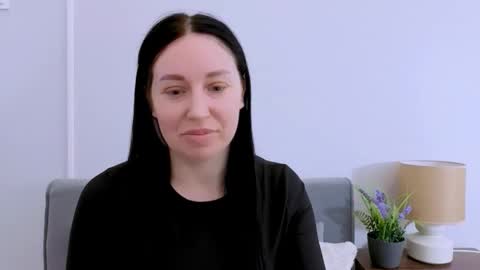 Mia online show from 7, 4, 2026