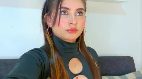 Snapshot of miaanderson__ chatting on 10, 5, 2026 miaanderson__ online show from 10, 5, 2026