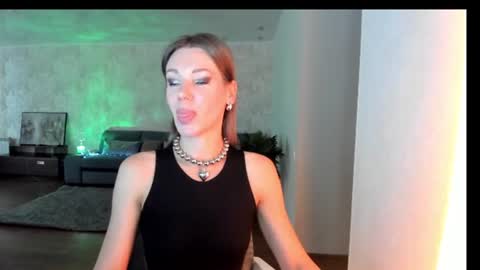 Snapshot of miababy14 chatting on 3, 7, 2026 Mia online show from 3, 7, 2026