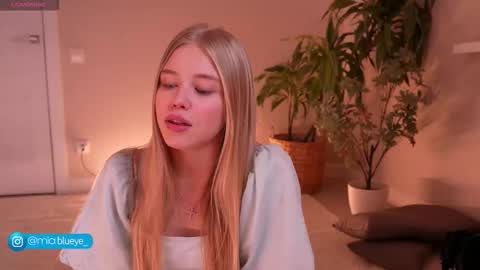 miablueye online show from 20, 11, 2025