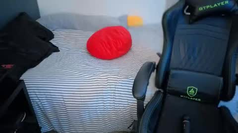 Snapshot of miacanela_xo chatting on 22, 4, 2026 Mia online show from 22, 4, 2026