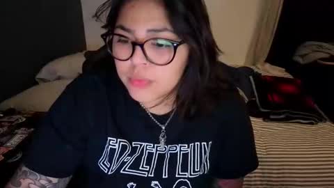 Snapshot of miacanela_xo chatting on 3, 5, 2026 Mia online show from 3, 5, 2026