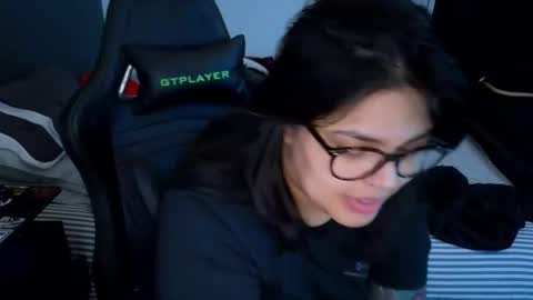 Snapshot of miacanela_xo chatting on 5, 5, 2026 Mia online show from 5, 5, 2026