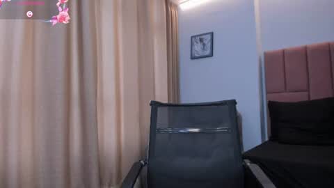 MiaCarper online show from 25, 6, 2026