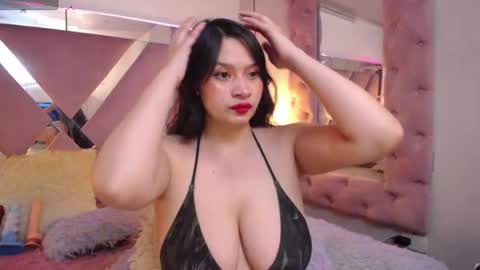 Snapshot of miacharloth chatting on 5, 8, 2026 Mia online show from 5, 8, 2026