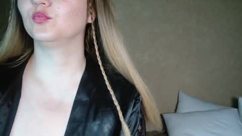 MiaFoxisJa online show from 19, 9, 2025