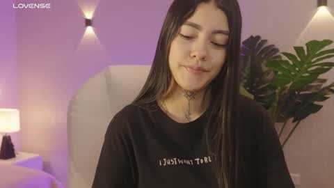 Snapshot of miagomez1 chatting on 3, 11, 2025 Mia Gomez online show from 3, 11, 2025