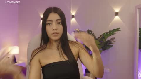 Snapshot of miagomez1 chatting on 6, 11, 2025 Mia Gomez online show from 6, 11, 2025