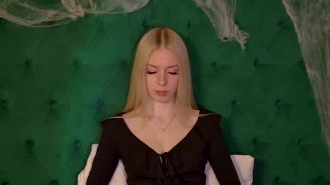 Mia online show from 5, 11, 2025