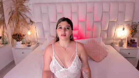 Snapshot of miagreys_ chatting on 5, 7, 2026 mia greys online show from 5, 7, 2026