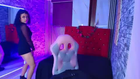 MIA VELEZ online show from 6, 11, 2025