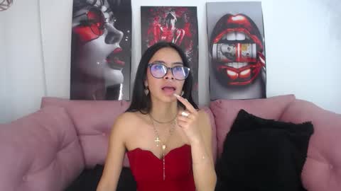 Snapshot of miahotcs chatting on 15, 5, 2026 miahotcs online show from 15, 5, 2026