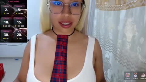 Snapshot of miajuk chatting on 10, 10, 2025 Emma online show from 10, 10, 2025