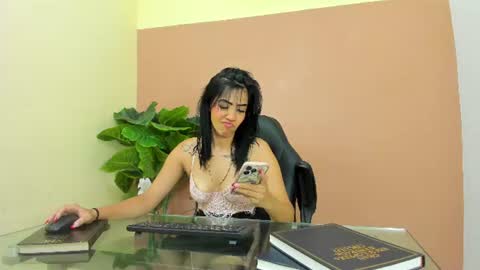 Mia online show from 4, 8, 2026