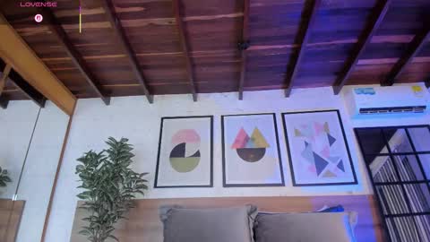 Mia  online show from 29, 11, 2025