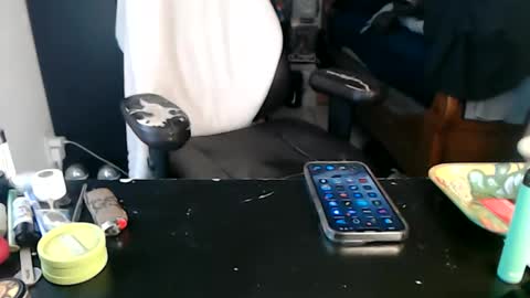 Snapshot of miaking chatting on 6, 11, 2025 Mark online show from 6, 11, 2025