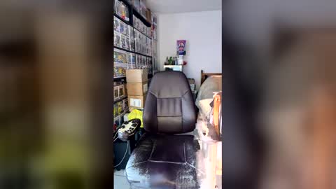 Snapshot of miaking chatting on 15, 4, 2026 Mark online show from 15, 4, 2026