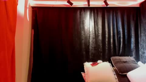 Snapshot of miaknox chatting on 1, 6, 2026 Mia online show from 1, 6, 2026