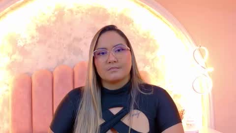 Mia online show from 4, 3, 2026