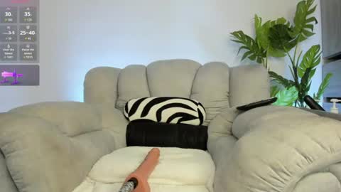 Snapshot of mialove_sweet chatting on 20, 6, 2026 Mia Fernandez online show from 20, 6, 2026