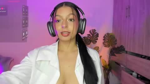 Snapshot of mialove_sweet chatting on 30, 7, 2026 Mia Fernandez online show from 30, 7, 2026