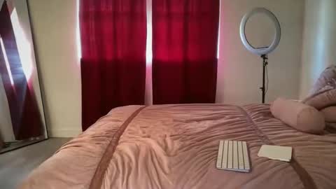 Snapshot of miamiworld chatting on 7, 1, 2026 MiamiWorld online show from 7, 1, 2026