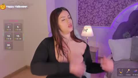 Snapshot of miamontoya chatting on 3, 11, 2025 Mia -5 7001400 Follow online show from 3, 11, 2025