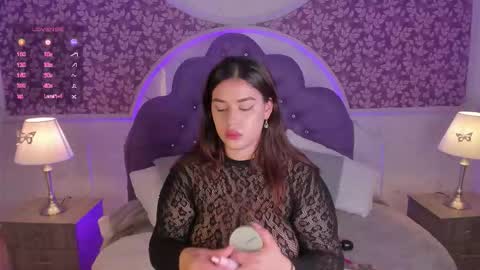 Snapshot of miamontoya chatting on 28, 11, 2025 Mia -5 7001400 Follow online show from 28, 11, 2025