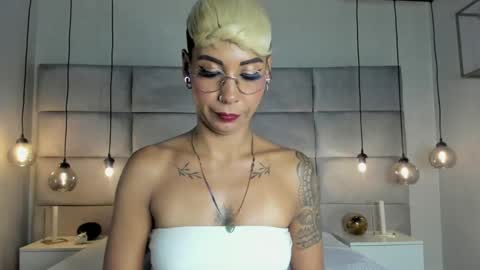 Mia Morgann online show from 29, 1, 2025