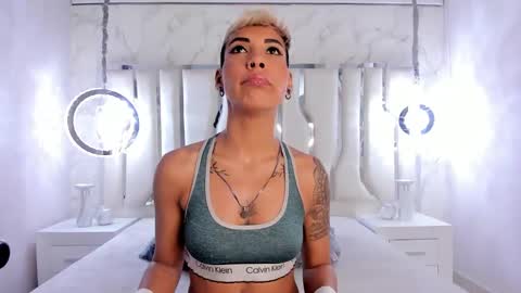 Mia Morgann online show from 26, 2, 2025